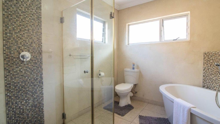 5 Bedroom Property for Sale in Gonubie Eastern Cape